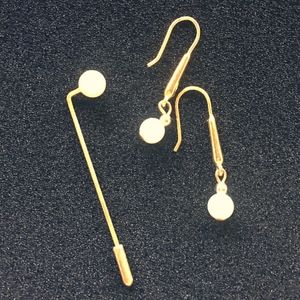 ✅ Pearl drop earrings and stick pin